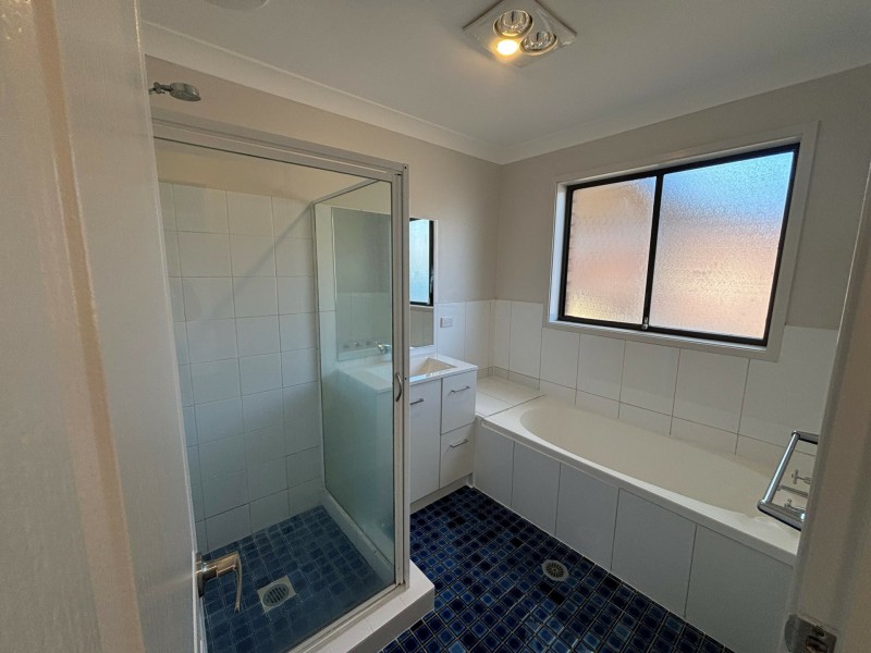 1 Nowland Crescent, Westdale NSW 2340