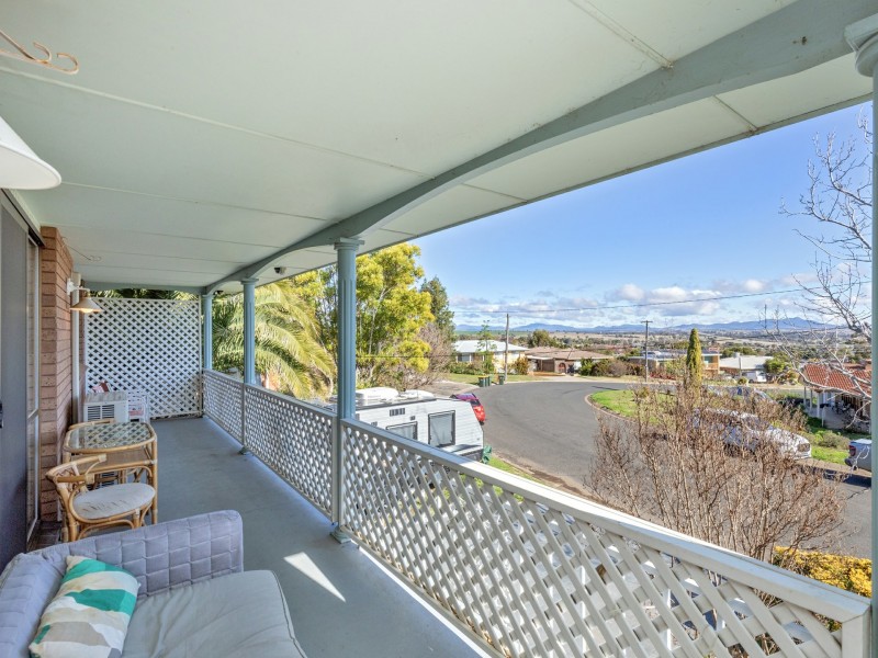 15 Minnamurra Crescent, Hillvue NSW 2340