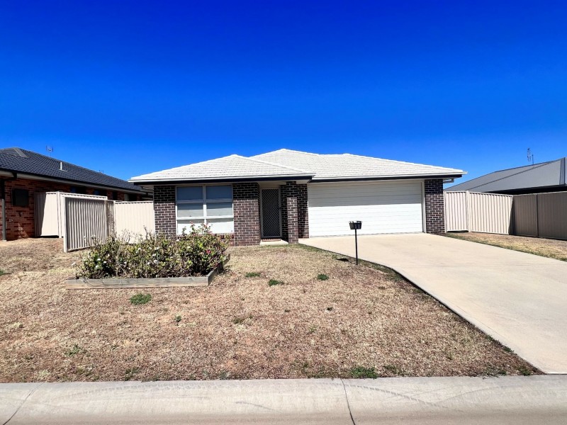 11 Explorers Way, Westdale NSW 2340