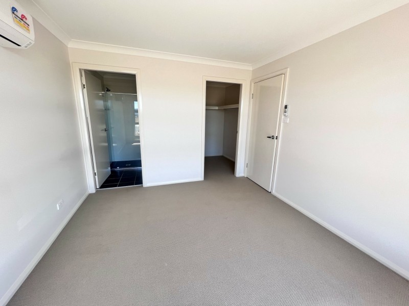 11 Explorers Way, Westdale NSW 2340