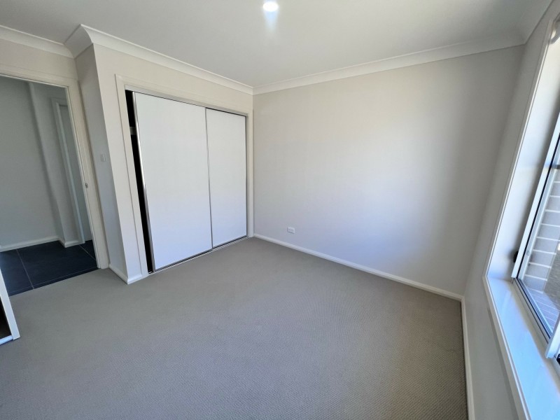 11 Explorers Way, Westdale NSW 2340
