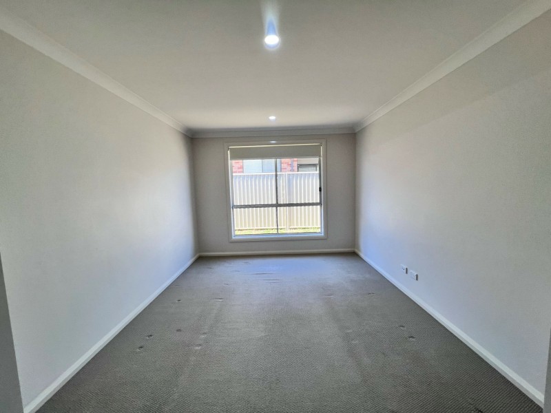 11 Explorers Way, Westdale NSW 2340