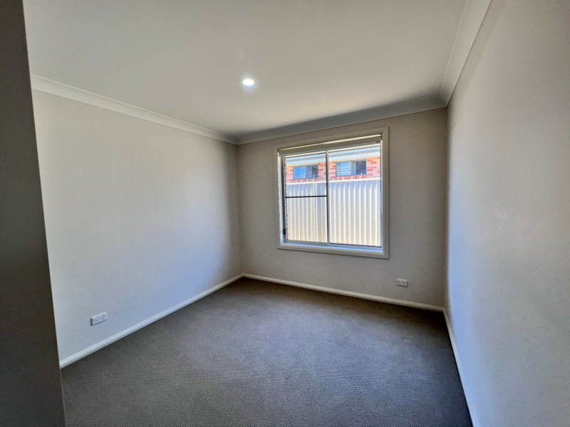 11 Explorers Way, Westdale NSW 2340