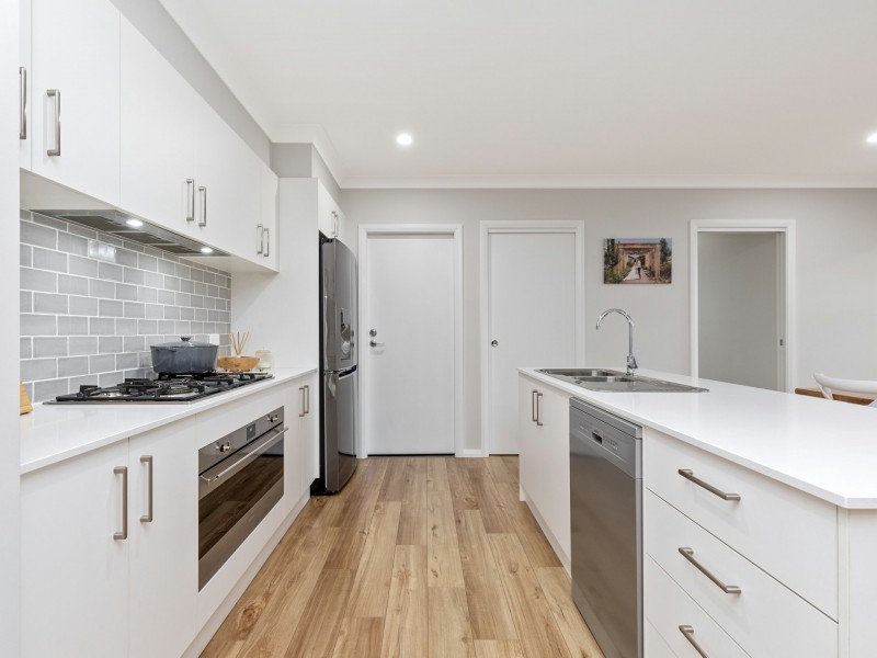 14 Angus Place, Calala NSW 2340