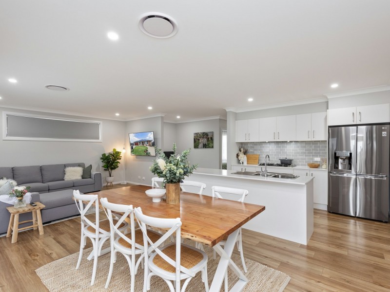 14 Angus Place, Calala NSW 2340