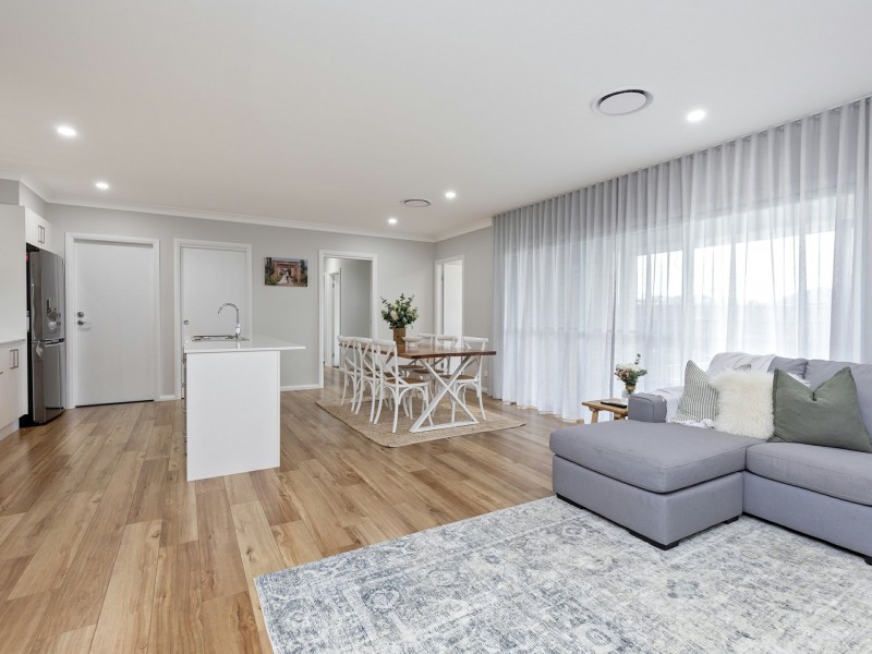 14 Angus Place, Calala NSW 2340