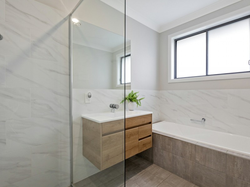 14 Angus Place, Calala NSW 2340