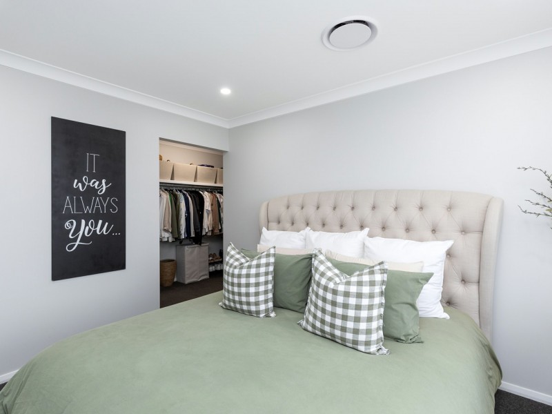 14 Angus Place, Calala NSW 2340