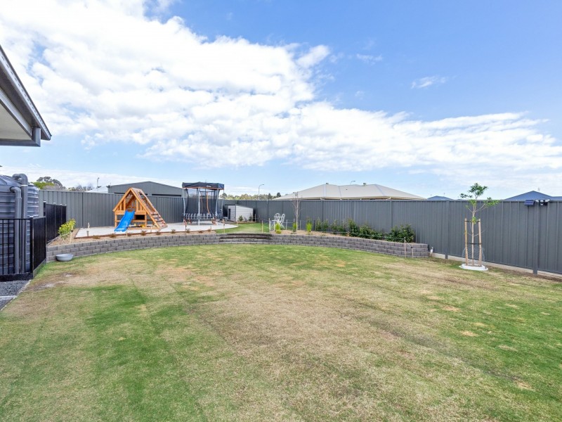 14 Angus Place, Calala NSW 2340