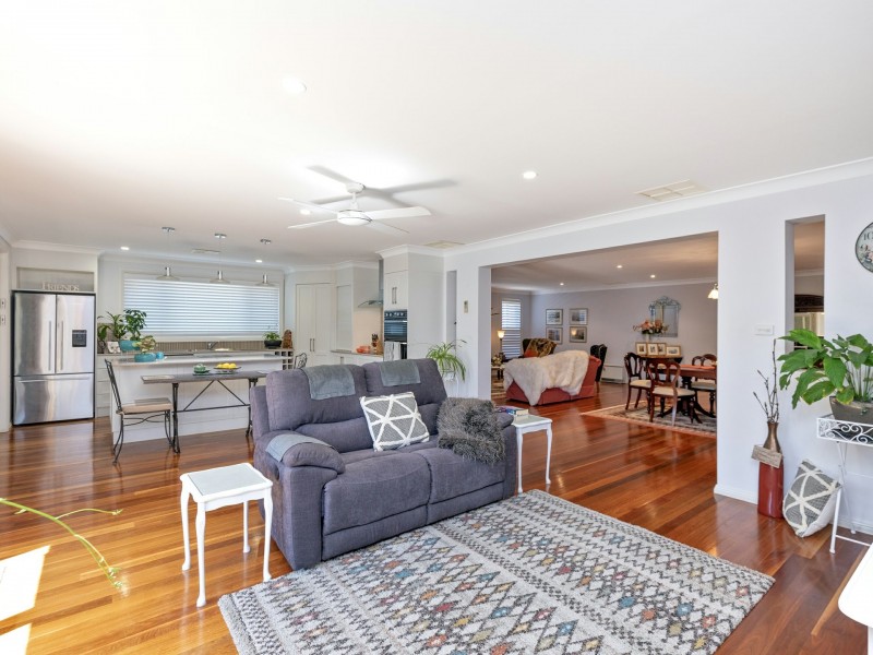 22 The Heights, Hillvue NSW 2340