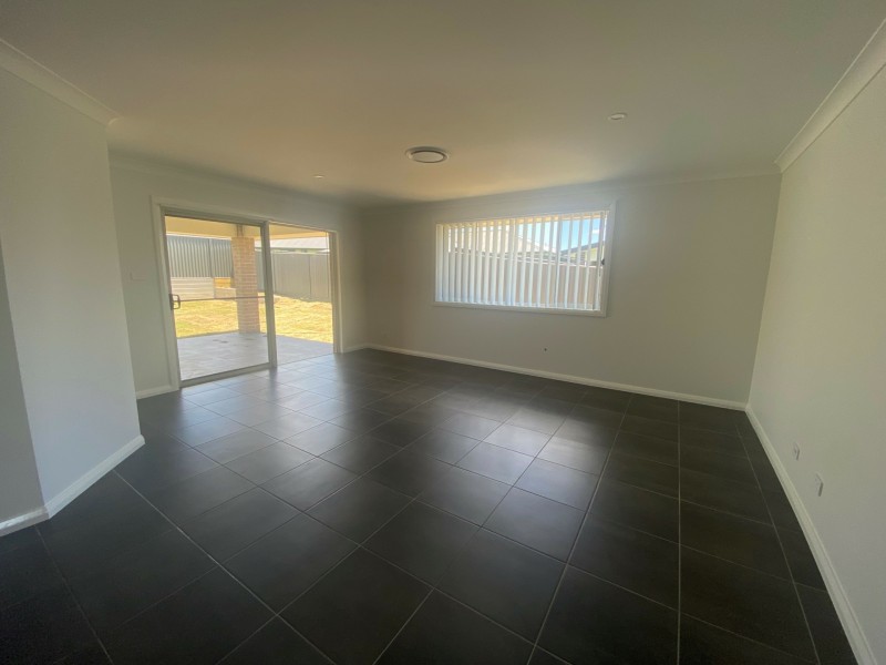 8 Baudin Street, Westdale NSW 2340