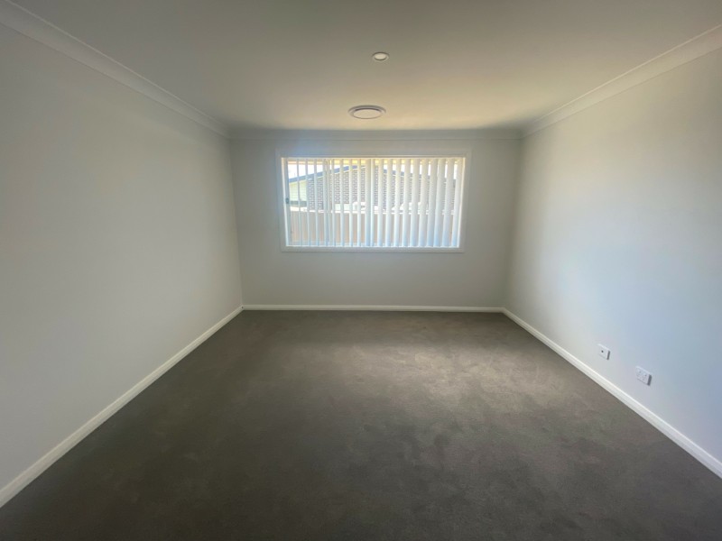 8 Baudin Street, Westdale NSW 2340