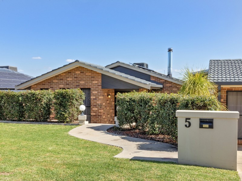 5 Camira Crescent, Hillvue NSW 2340