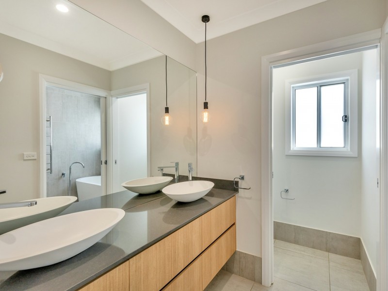 166 Browns Lane, Moore Creek NSW 2340