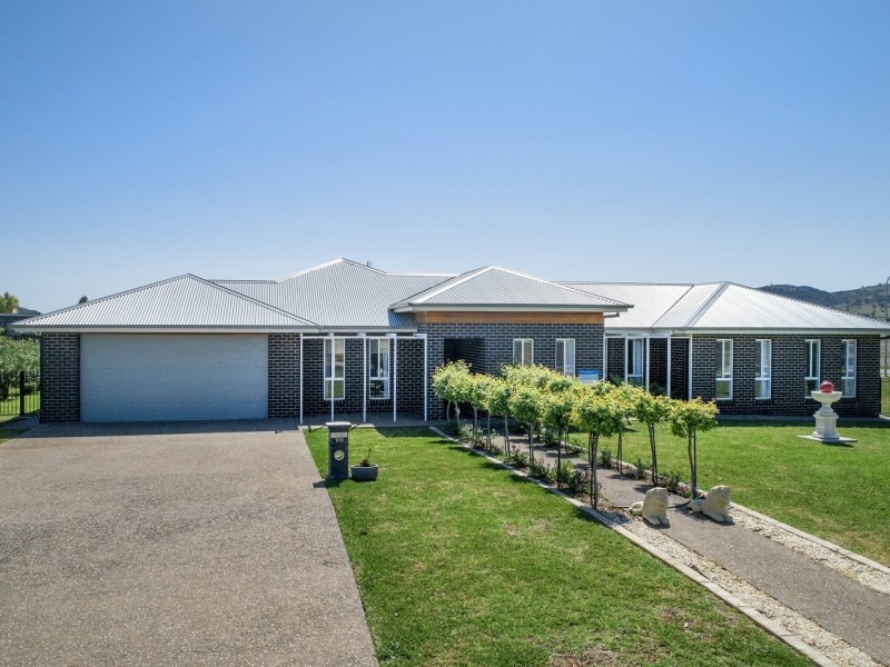 166 Browns Lane, Moore Creek NSW 2340