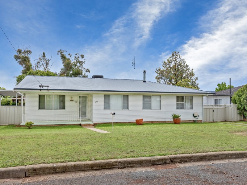 30 Holland Street, South Tamworth NSW 2340