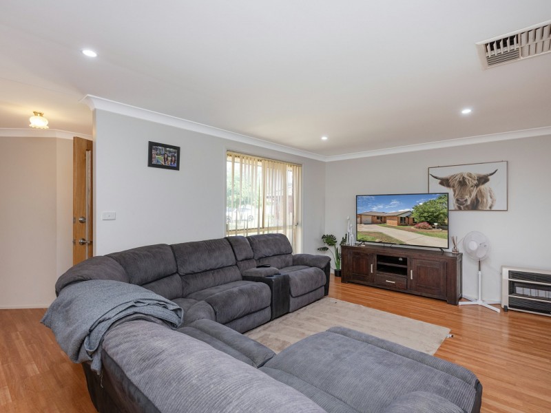 5 Giles Place, Westdale NSW 2340