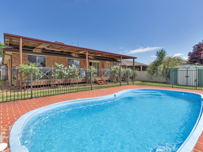 5 Giles Place, Westdale NSW 2340