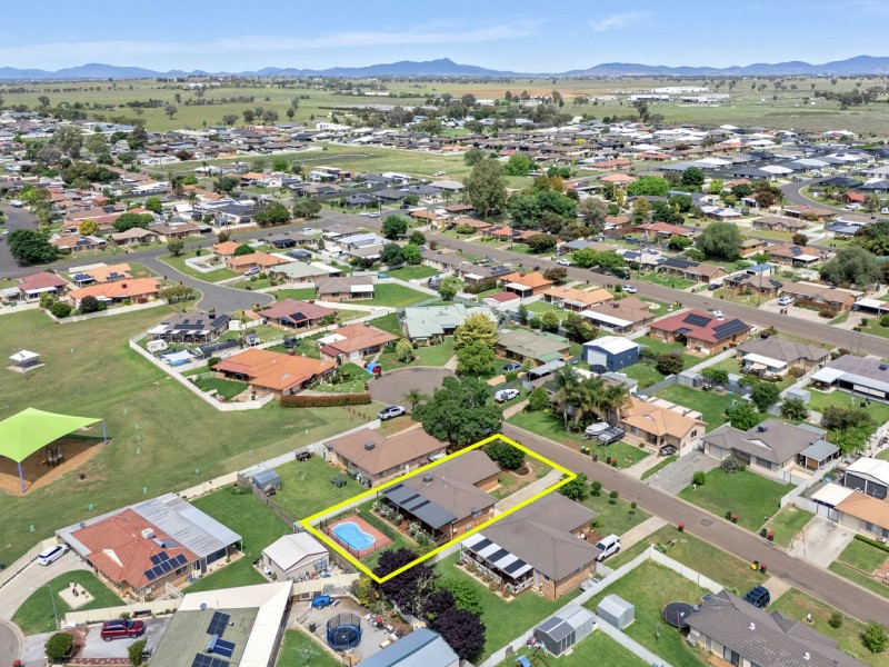 5 Giles Place, Westdale NSW 2340