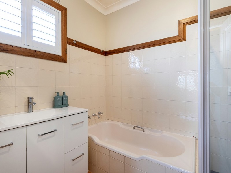 25 Roderick Street, East Tamworth NSW 2340