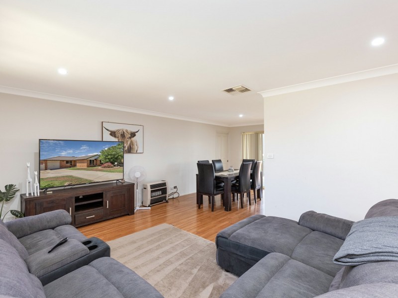 5 Giles Place, Westdale NSW 2340