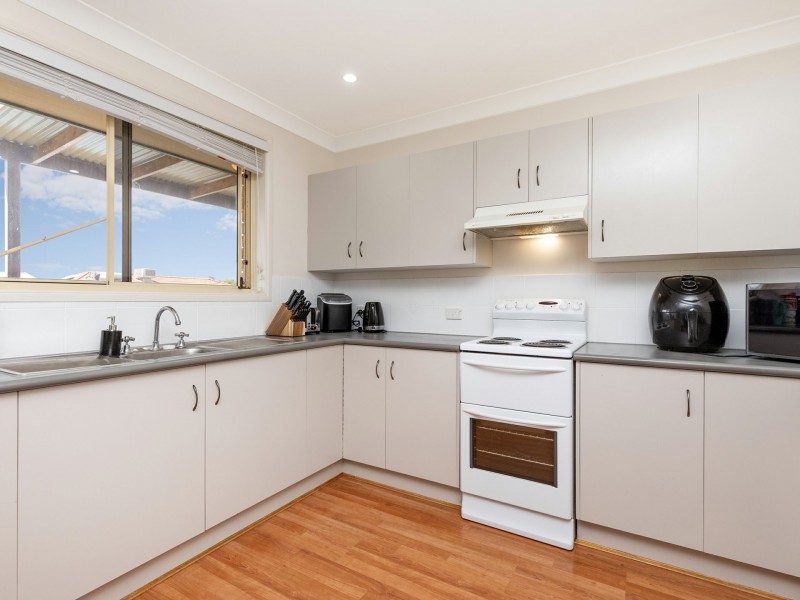5 Giles Place, Westdale NSW 2340