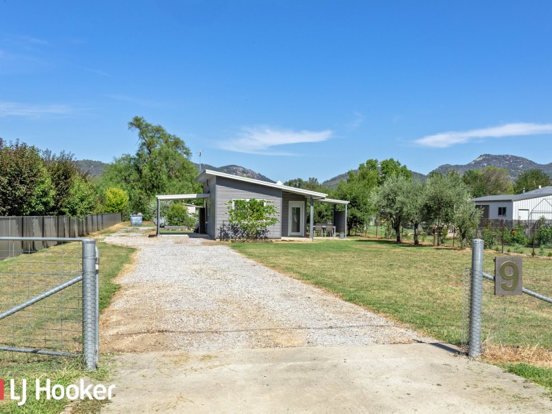 9 Maunder Street, Moonbi NSW 2353
