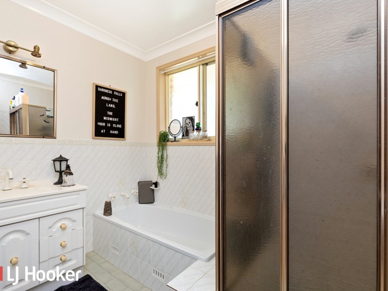 8 Caloola Street, Hillvue NSW 2340