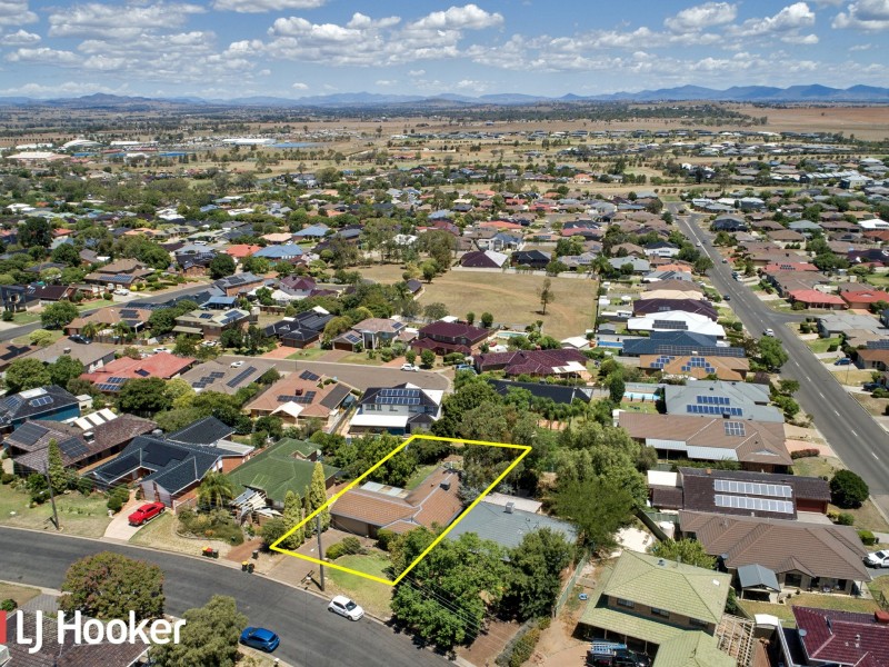 8 Caloola Street, Hillvue NSW 2340