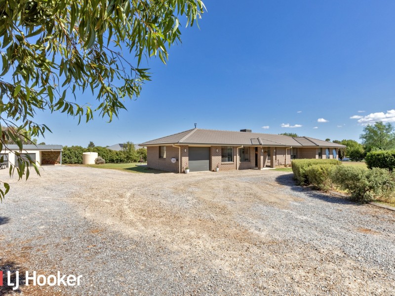 1 Badja Place, Moore Creek NSW 2340