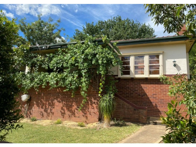 2 Douglas Avenue, East Tamworth NSW 2340