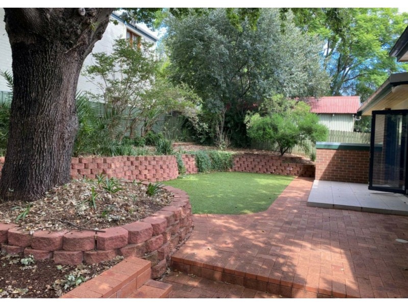 2 Douglas Avenue, East Tamworth NSW 2340