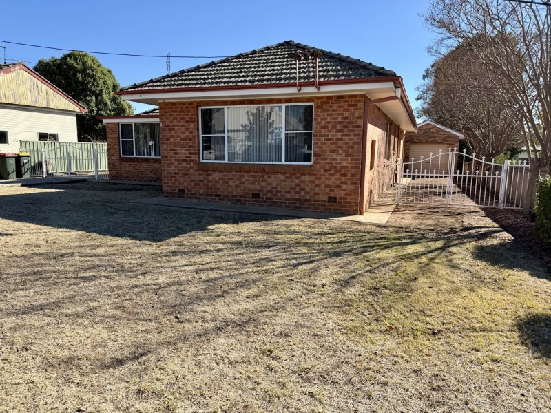 9 Degance Street, South Tamworth NSW 2340