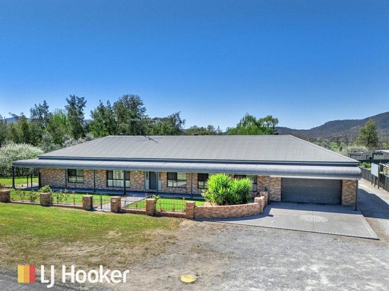 3a Denman Avenue, Kootingal NSW 2352