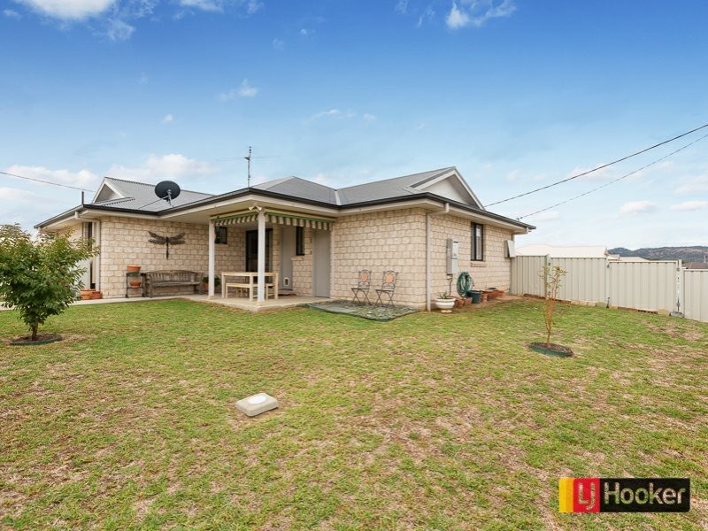 2 Iris Close, Kootingal NSW 2352