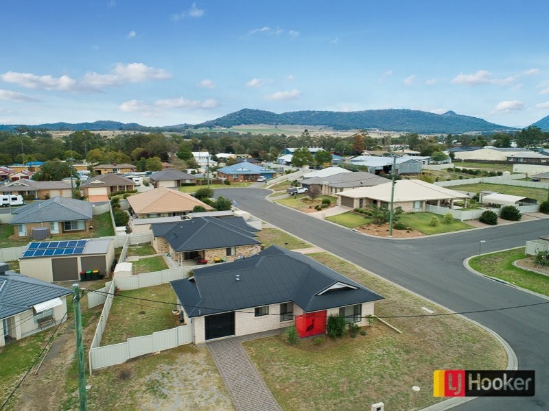 2 Iris Close, Kootingal NSW 2352