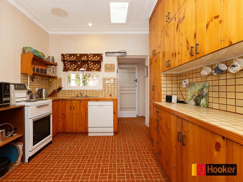 8 Golf street, East Tamworth NSW 2340