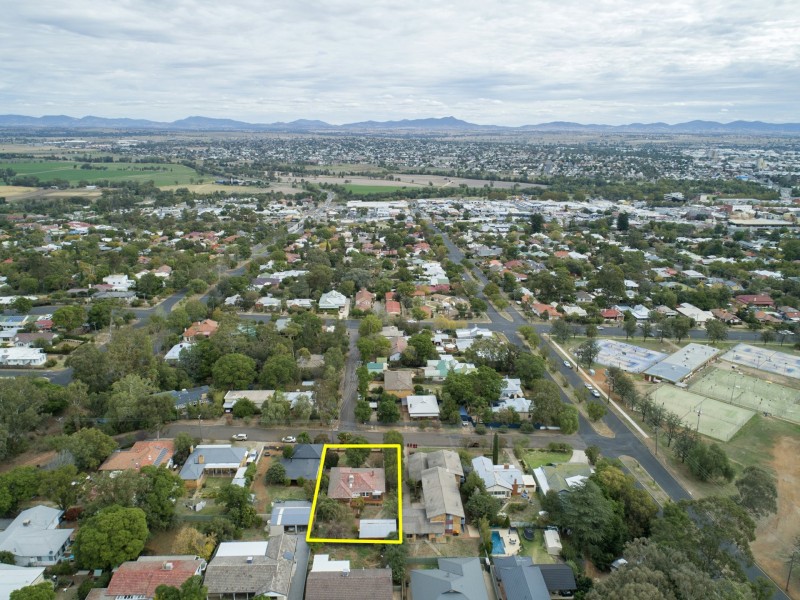 8 Golf street, East Tamworth NSW 2340