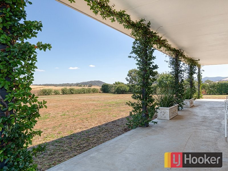 19 Sequoia Drive, Tamworth NSW 2340