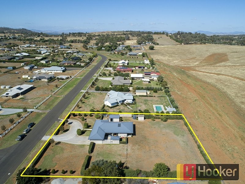 19 Sequoia Drive, Tamworth NSW 2340