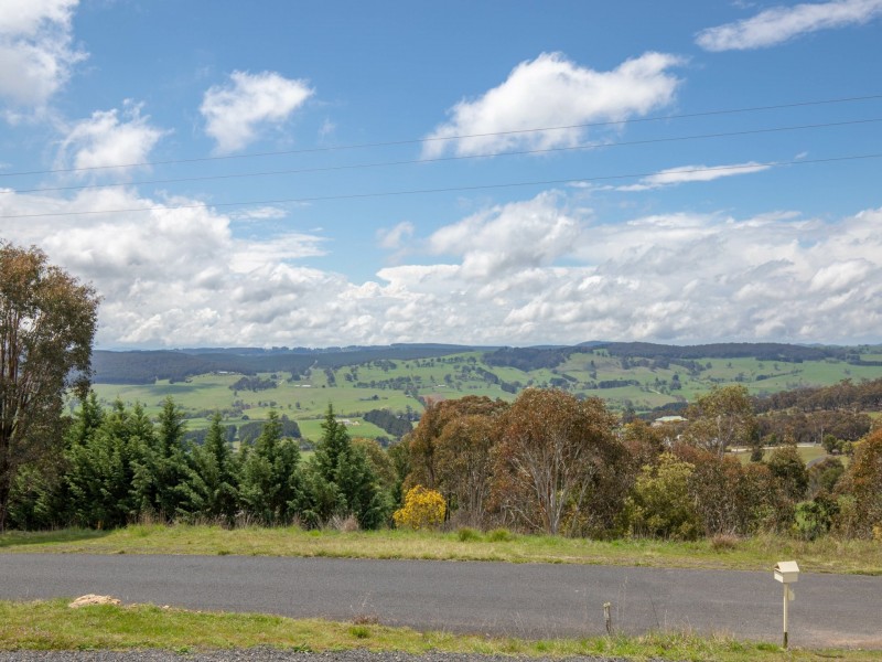 69 Marks Crescent, Oberon NSW 2787