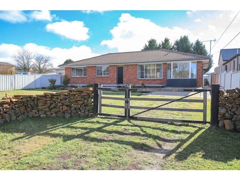 123 Curtis Street, Oberon NSW 2787