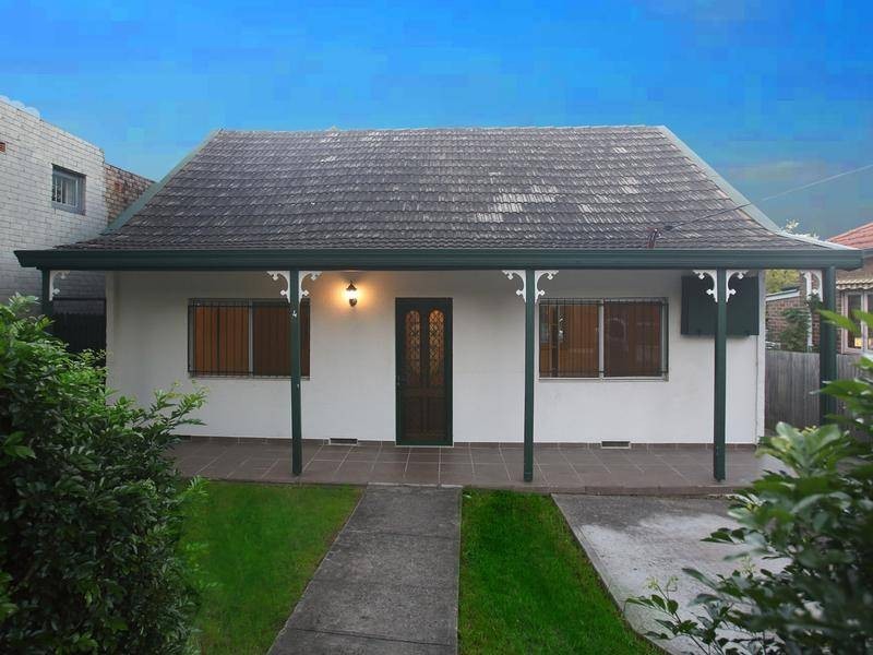 1/4 Abergeldie Street, Dulwich Hill NSW 2203