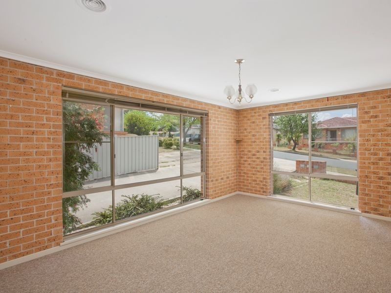 33 Gilmore Place, Queanbeyan NSW 2620