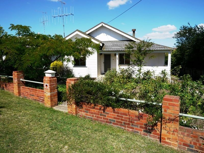 32 The Crescent, Queanbeyan NSW 2620