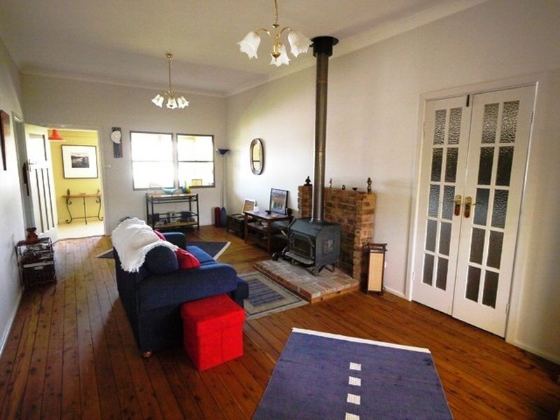 32 The Crescent, Queanbeyan NSW 2620