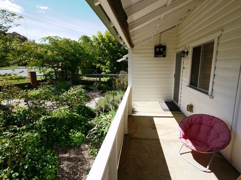 32 The Crescent, Queanbeyan NSW 2620