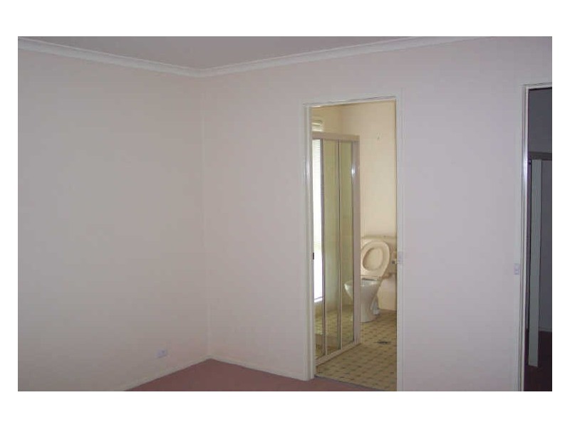 9 Poplar Crescent, Jerrabomberra NSW 2619