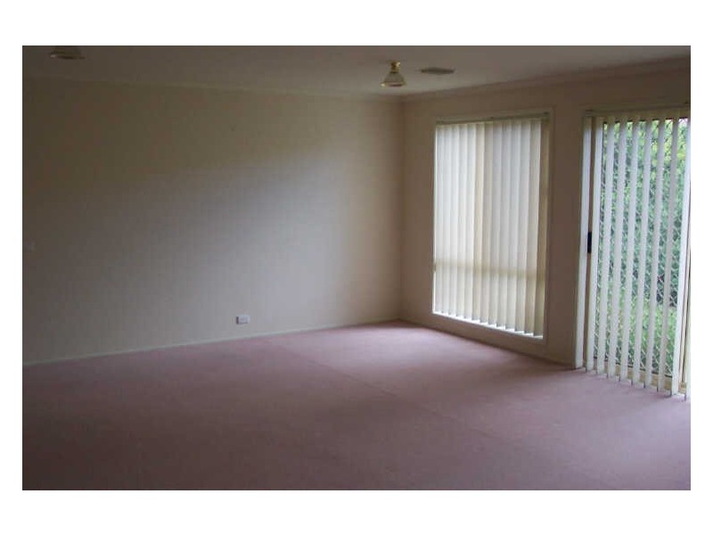 9 Poplar Crescent, Jerrabomberra NSW 2619