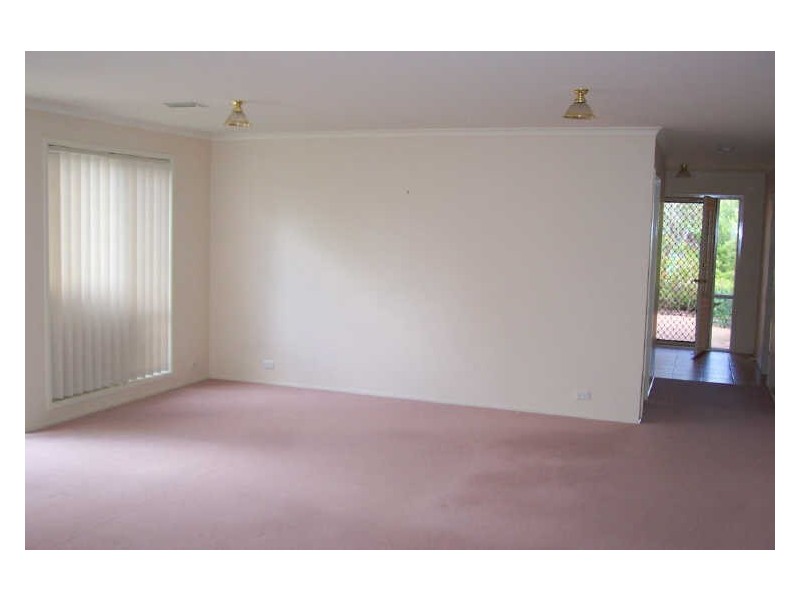 9 Poplar Crescent, Jerrabomberra NSW 2619